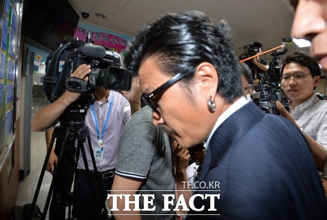 이주노는 지난 2014년 지인 최 모 씨와 변 모 씨로부터 각각 1억 원과 6500만 원을 빌린 뒤 갚지 않은 혐의, 지난해 6월 25일 오전 3시 서울 이태원 한 클럽에서 여성 2명을 강제 추행한 혐의를 받았다. /문병희 기자