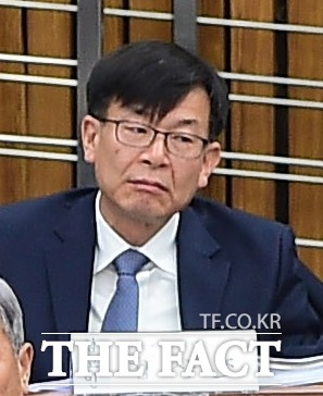 김상조 공정거래위원장 후보자는 26일 위장전입 논란에 대해 법 위반 목적은 아니라고 말했다. /더팩트 DB