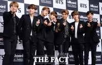 [TF포토] 방탄소년단, '여심 홀리는 외모, 손하트 보너스~'