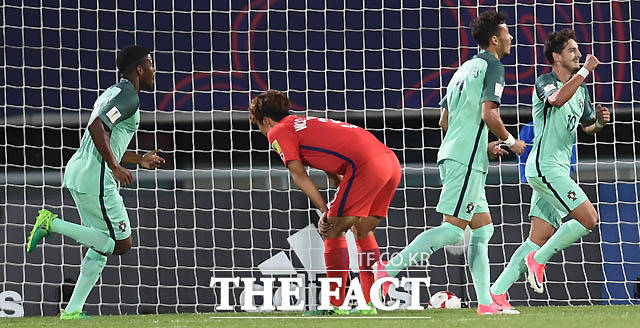 한국이 후반 포르투칼 자다스에게 후반 골을 허용하고 있다.