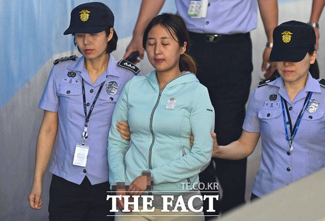 검찰은 구속여장이 기각된 최순실 씨의 딸 정유라 씨에게 영장 재청구 방안을 검토하고 있다. /남윤호 기자