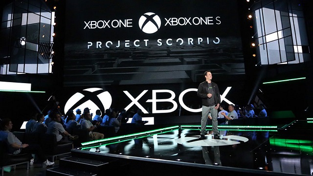 지난해 6월 미국 로스앤젤레스에서 열린 세계 최대 게임박람회 E3 2016에서 마이크로소프트의 신형 게임기인 스콜피오가 처음 소개되고 있다. /한국MS 제공