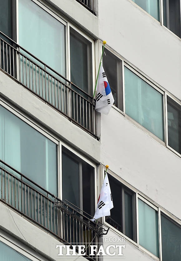 그렇다면 현충일에는 어떤 방법으로 태극기를 게양해야 할까?
