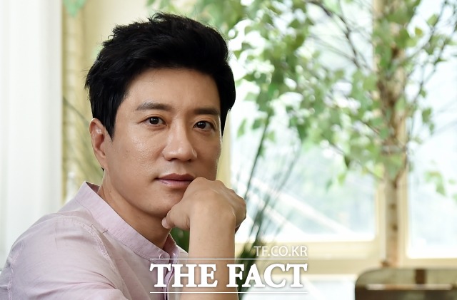 매일매일이 반복된다면? 배우 김명민이 매일 반복되는 하루를 소재로 한 영화 하루 촬영 소감으로 지칠 수밖에 없었다고 표현했다. /더팩트 DB