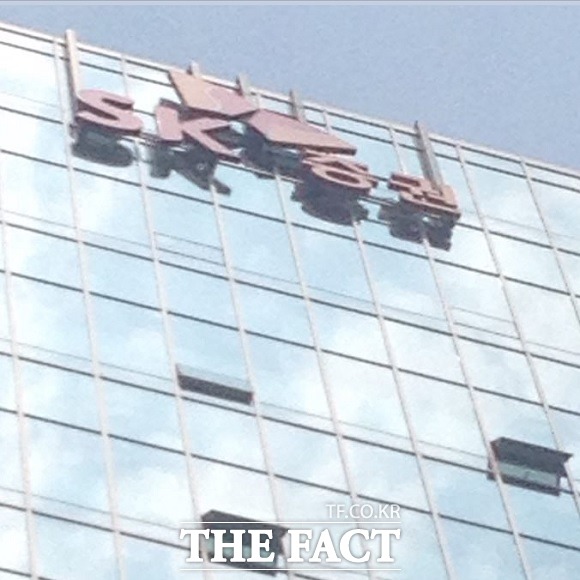 SK그룹 지주회사인 SK㈜는 8일 보유 중인 SK증권 지분 매각 추진을 위해 삼정 KPMG를 매각 주간사를 선정했다고 공시했다. /더팩트 DB