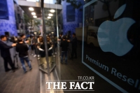  애플, 주가 급락·고객정보 유출 등 '악재 연속'