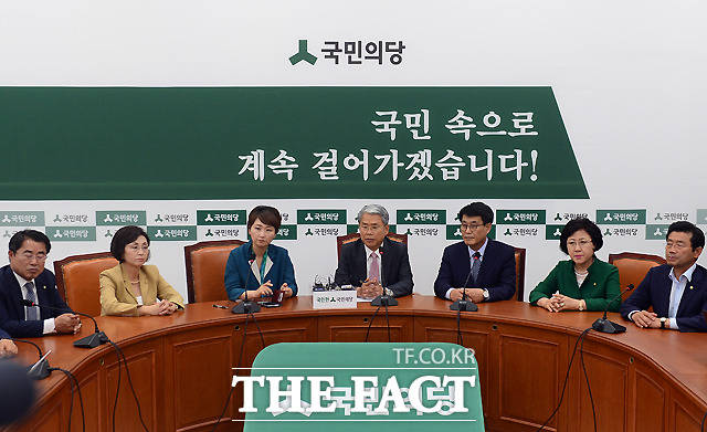 국민의당은 12일 오후 3시 의원총회를 열어, 8월까지 전당대회를 치르기로 의견을 모았다. /이새롬 기자