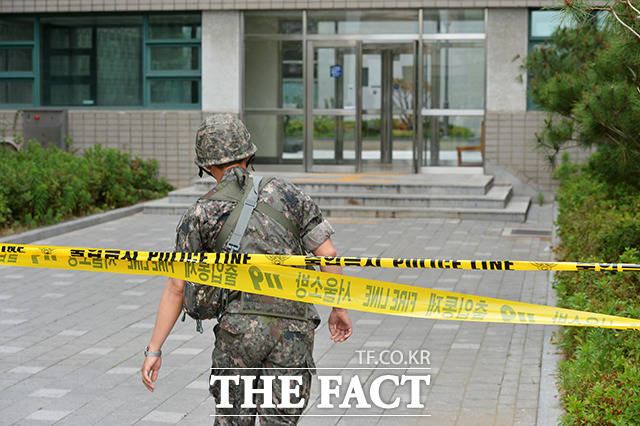 연세대 폭발 사고, 폭발물이 갑자기 펑! 13일 서울 연세대 교내에서 사재 폭탄 사고가 발생한 가운데 25살 대학원생 용의자가 붙잡혔다. /이덕인 기자