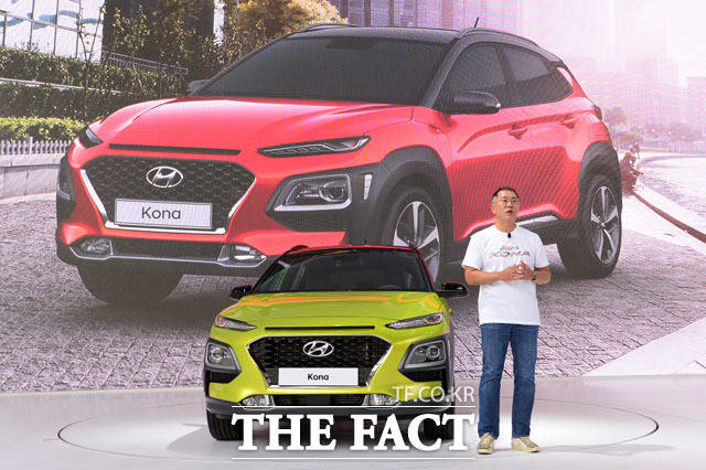 현대자동차가 13일 현대 모터스튜디오 고양에서 정의선 부회장 등이 참석한 가운데 자사 첫 소형 SUV 차량인 코나를 세계 최초로 공개했다. /남윤호 기자