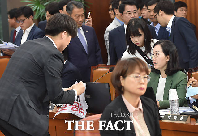 제 노트북에는 붙이지 마세요!