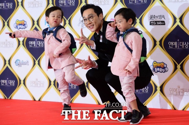 그동안 참고 참았던 이휘재는 자신의 쌍둥이 아들인 서언, 서준과 아버지에 대한 악성 댓글들은 참을 수 없었다. 그는 가족들을 향한 악성 댓글에 대해 고소장을 제출했다. /더팩트 DB