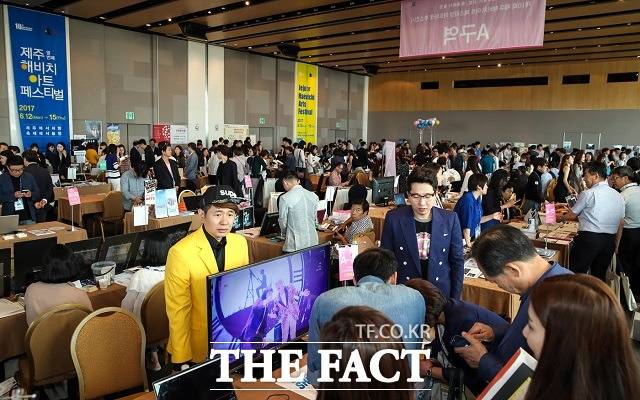 현대자동차그룹은 이번 행사에서 모두 10대의 친환경 모델을 행사 공식 차량으로 지원, 참가자들에게 자사 친환경차의 우수성을 체험할 수 있는 기회를 제공했다.