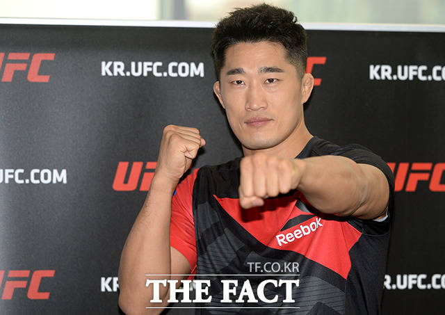 스턴건 김동현이 17일 UFC 파이트나이트 싱가포르 대회에 앞서 승리르 자신하고 있다. /임세준 기자