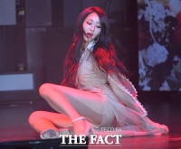 [TF포토] 나인뮤지스 경리, '무대 장악하는 걸크러쉬 매력'