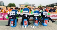 [TF포토] 마트노동자들, '최저임금 1만원 발목잡는 적폐세력 규탄!'