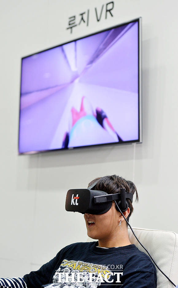 눈과 귀를 자극하는 가상현실(VR)