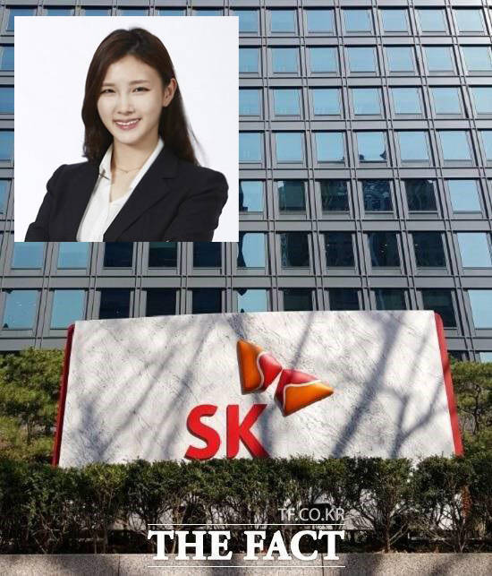 22일 SK그룹에 따르면 최태원 SK그룹 회장의 장녀 최윤정(왼쪽 위) 씨는 최근 SK(주)의 자회사 SK바이오팜에 입사했다. /더팩트 DB, SK그룹 제공