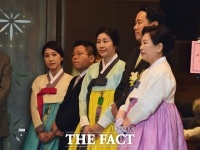 [TF포토] '온가족이 한자리에!'…현정은 회장 차녀 정영이 결혼식