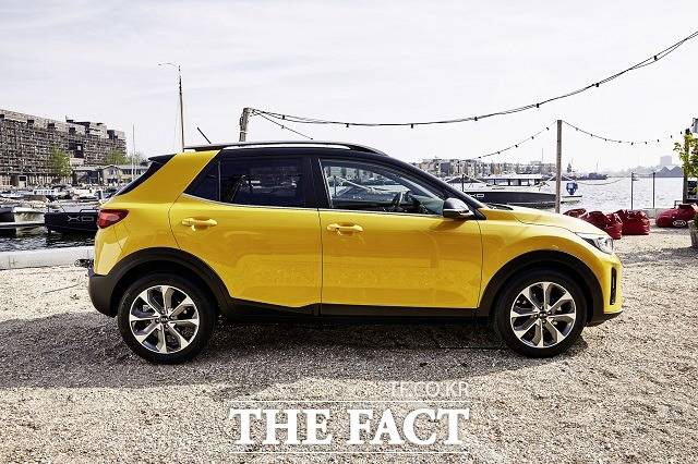 스토닉은 지난 20일 네덜란드 암스테르담에서 전 세계 최초로 열린 미디어 프리뷰 당시 현지 언론으로부터 기아차의 역대 SUV 가운데 가장 진보적이고 완성도 높은 디자인이라는 호평을 받은 바 있다.