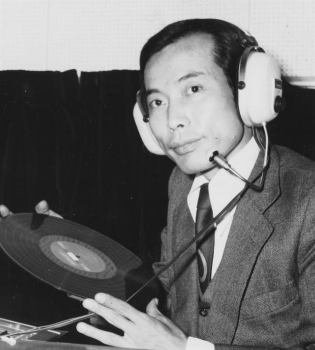 1세대 DJ 박원웅 별세. 1세대 DJ 박원웅이 24일 지병으로 향년 77세를 일기로 별세했다. /윤종신 트위터 캡처