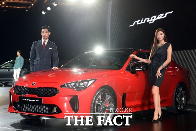 기아차가 지난달부터 본격적으로 판매에 나선 신차 스팅어는 지난달 1322대가 판매되며 초반 흥행을 이어가고 있다.