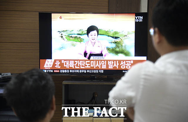 5일 코스피가 북한의 ICBM 발사 등에 따른 지정학적 리스크 부각으로 방향을 탐색하고 있다. /임세준 기자