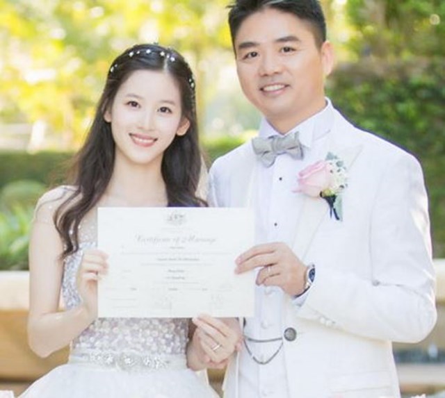 장쩌텐은 2015년 19살 연상 징둥그룹 CEO 류창둥과 결혼했다.