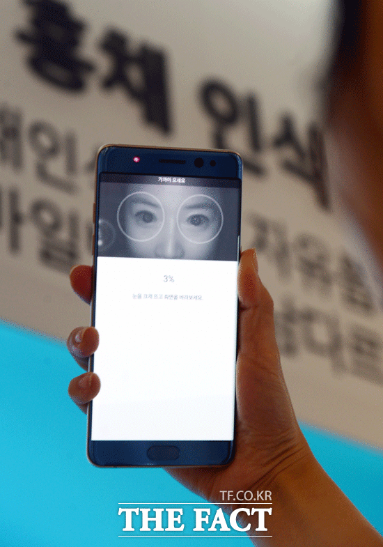 갤럭시노트 FE 선풍 인기, 물량 품귀 현상 일어나고 있다 7일 출시된 갤럭시노트 FE가 온라인몰과 오프라인 매장에서 선풍적인 인기를 끌고 있다. /이효균 기자