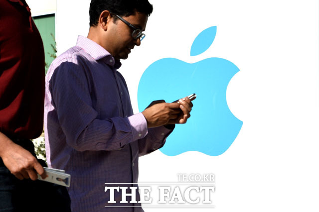 애플이 올가을 출시할 예정인 아이폰8의 가격이 예상보다 200달러 이상 비싸질 수 있다는 전망이 제기되고 있다. /남윤호 기자