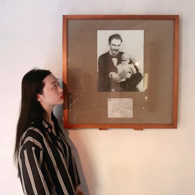 설리 럽스타그램. 설리가 지난 5월 게재한 쿠바 여행 사진 속 액자에 전 연인 김민준의 실루엣이 비치고 있다. /설리 인스타그램