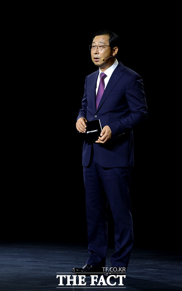 박한우 기아자동차 사장이 스토닉 출시 행사에서 인사말을 하고 있다.