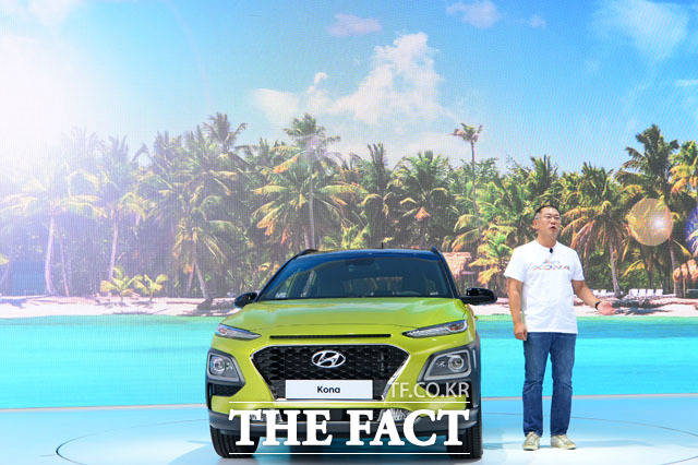 지난달 13일 오전 경기도 고양시 현대 모터스튜디오 고양에서 현대자동차의 소형 SUV 코나가 세계 최초로 공개된 가운데 정의선 부회장이 프리젠테이션 하고 있다. /남윤호 기자