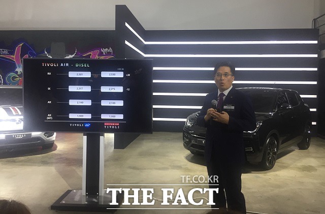 이석우 쌍용차 마케팅팀장이 티볼리 아머 출시 행사에서 소형 SUV 시장의 리딩 브랜드답게 절대 강자로 우뚝 서겠다고 포부를 밝혔다. /이성로 기자