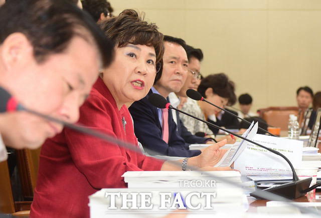 김순례 자유한국당 의원의 위장전입 질타와