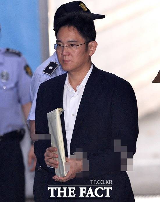 이재용 삼성전자 부회장의 43번째 재판이 21일 열린 가운데 삼성 측 변호인단이 재판부에 의견서를 내고, 특검이 제시한 정황증거 및 입증취지에 대해 반박했다. /남윤호 기자