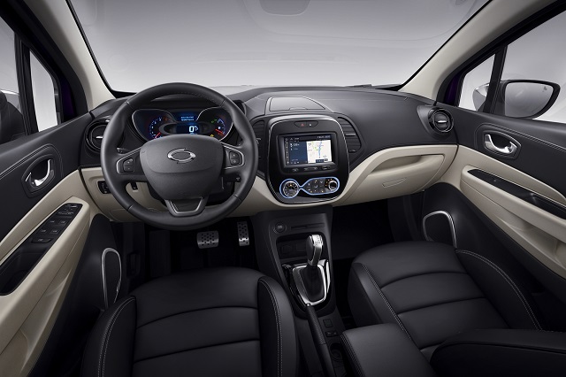 뉴 QM3는 리어 슬라이딩 벤치 시트로 공간 활용성을 높였고, 국내 최초로 적용된 태블릿 PC형 인포테인먼트 시스템과 이지 파킹 시스템을 신규 적용해 편의사양을 강화했다. /르노삼성자동차 제공