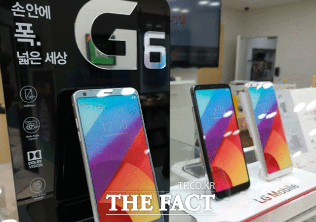 LG전자 스마트폰 사업을 담당하는 MC사업본부는 올해 2분기 G6 판매 부진으로 1324억 원의 영업손실을 떠안았다.