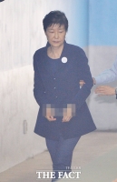  '발가락 통증' 박근혜 전 대통령, 오늘(28일) 재판 끝난 후 병원行