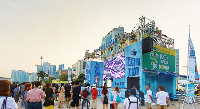 하이트진로는 6일까지 국내 대표 휴양지 해운대에서 하이트 엑스트라 콜드 썸머페스티벌을 개최한다. /하이트진로 제공