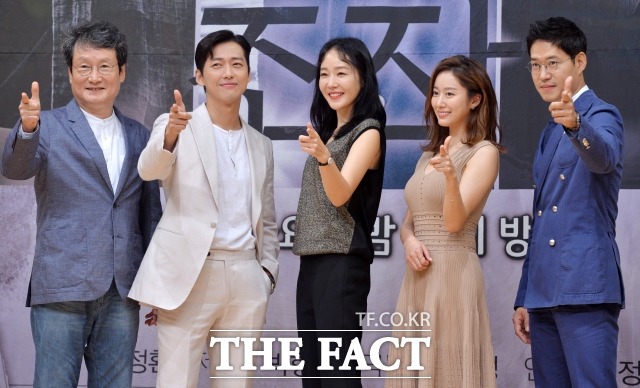 조작 출연진. SBS 월화드라마 조작에는 배우 문성근 남궁민 엄지원 전혜빈 유준상(왼쪽부터) 등이 출연한다. /문병희 기자
