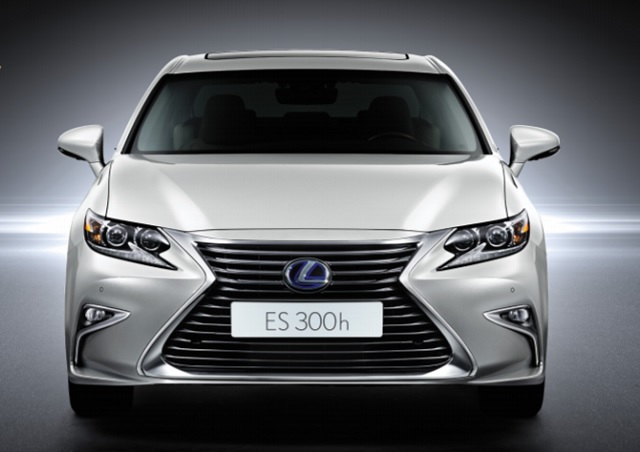 5월 한국수입자동차협회에 따르면 지난 7월 일본 브랜드의 수입차 시장점유율은 22.5%로 집계됐다. 사진은 7월 베스트셀링 카에 오른 렉서스 하이브리드 모델 ES300h. /더팩트DB