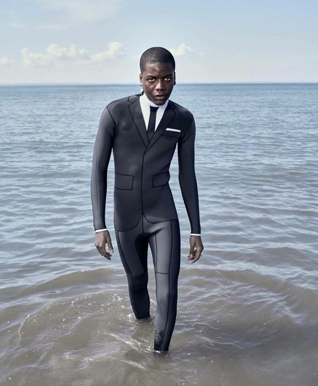 물에서 나와도 슈트핏의 모습을 그대로 간직한다. /인스티즈 홈페이지 캡처