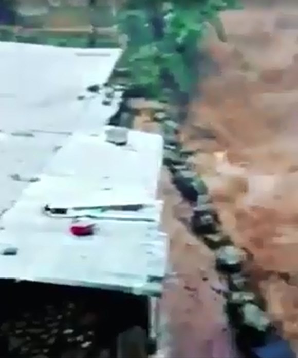 시에라리온 산사태 인명피해 속출. 서아프리카 시에라리온에서 폭우와 산사태가 발생해 최소 300여명이 숨지고 600여명이 흙속에 묻힌 것으로 추산된다. /유튜브 캡처