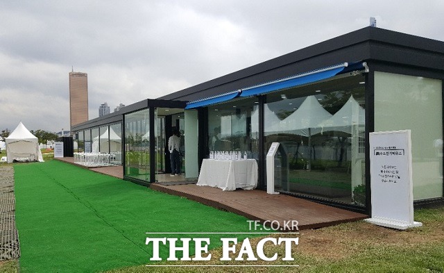 현대자동차가 17일 서울 여의도한강공원에 수소전기자동차의 기술과 친환경 수소에너지가 만들어 갈 미래를 체험할 수 있는 공간인 수소전기하우스를 오픈했다. /여의도=서재근 기자