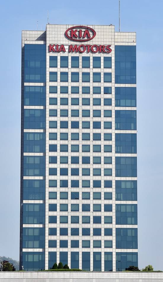 기아자동차가 31일 진행된 통상임금 소송 1심 선고 재판에서 패소하면서 완성차 업계 안팎에서 산업 경쟁력이 위축될 것이라는 우려의 목소리가 잇따르고 있다. /더팩트 DB