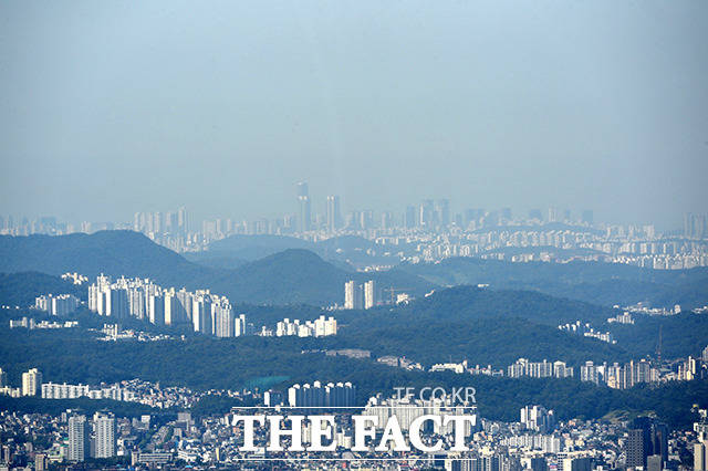 맑은 날씨로 인해 인천 송도국제신도시가 보이고 있다.