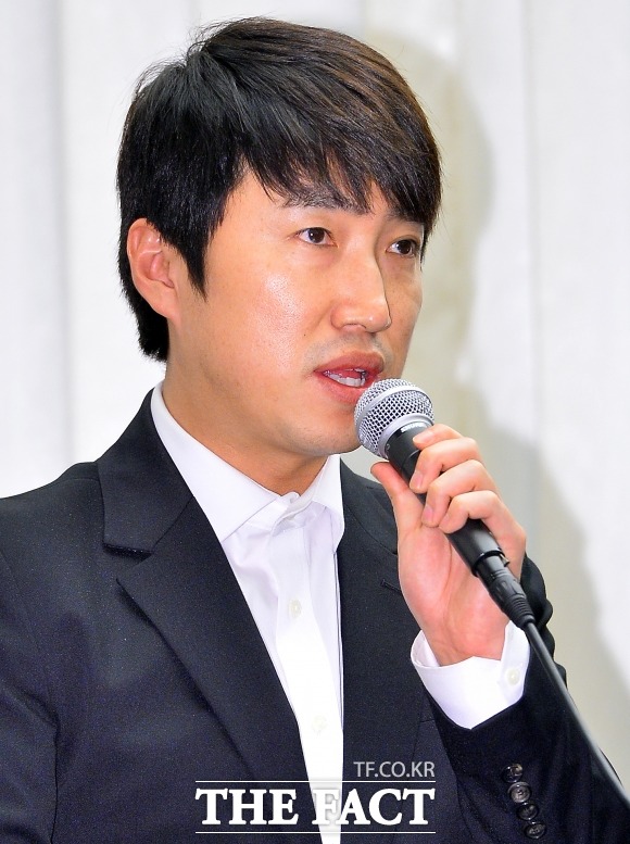 개그맨 장동민이 악플러들 100여명을 모욕죄로 고소했다. 소속사는 선처 없는 강경 대응을 밝히며 소속 연예인들에 대한 악성 댓글 및 루머에 대한 자료들을 수집하고 순차적으로 법적 대응할 예정이라고 밝혔다. /더팩트 DB