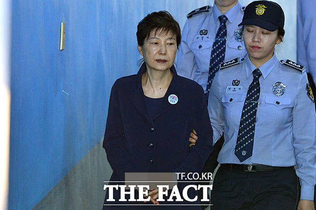 박근혜 전 대통령은 지난 5일에도 이 부회장 재판에 증인으로 소환될 예정이었으나 건강상의 이유를 들어 불출석했다. /문병희 기자