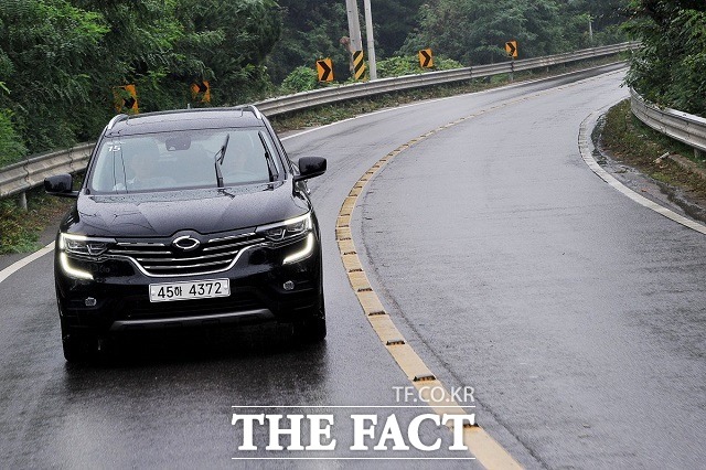 QM6 GDe은  최고 출력 144마력, 최대 토크 20.4kg∙m으로 밟는 대로 달린다라는 말은 어울리지 않을 정도로 가속력은 다소 아쉬웠다. /진영석 기자