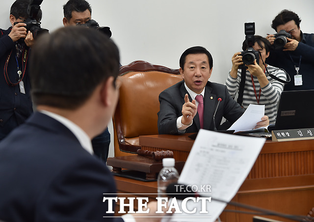 김성태 자유한국당 의원이 지난해 발의한 근로기준법 개정안은 정기적·일률적으로 지급하기로 사전에 정한 급여라고 통상임금의 정의를 규정하고 있다. /이새롬 기자